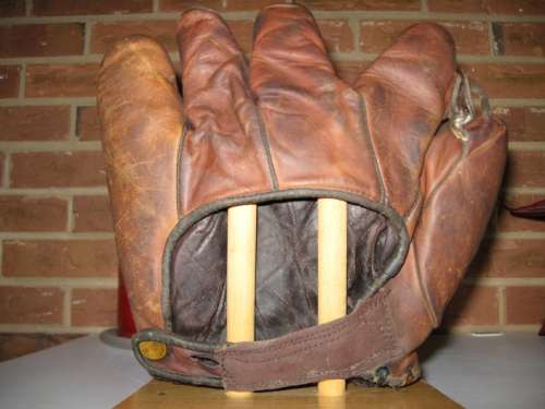 Bill Hunnefield Wilson 906 Back
